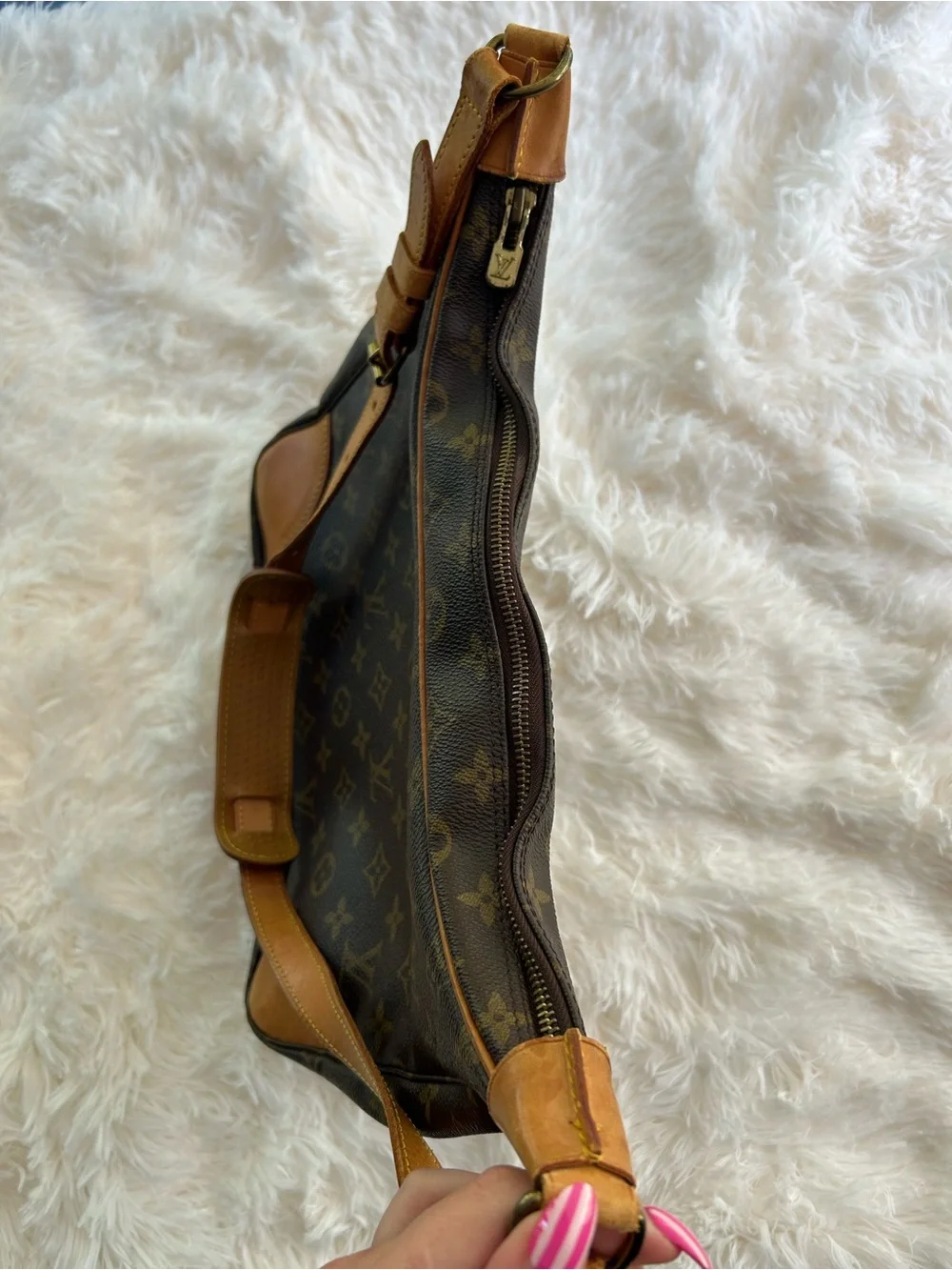 Louis Vuitton Boulogne 35 Monogram Shoulder Bag